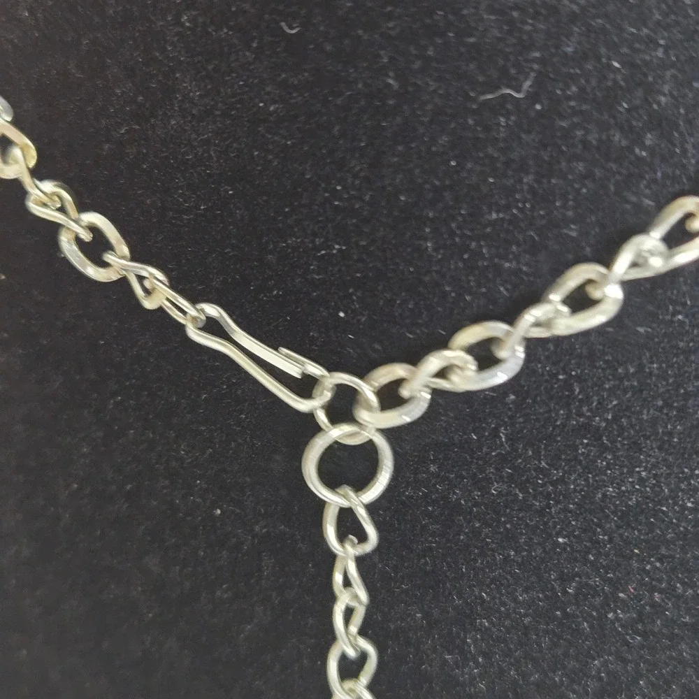Silver Tone Glitter Overlapping Oval Pendant‎ Necklace, 19